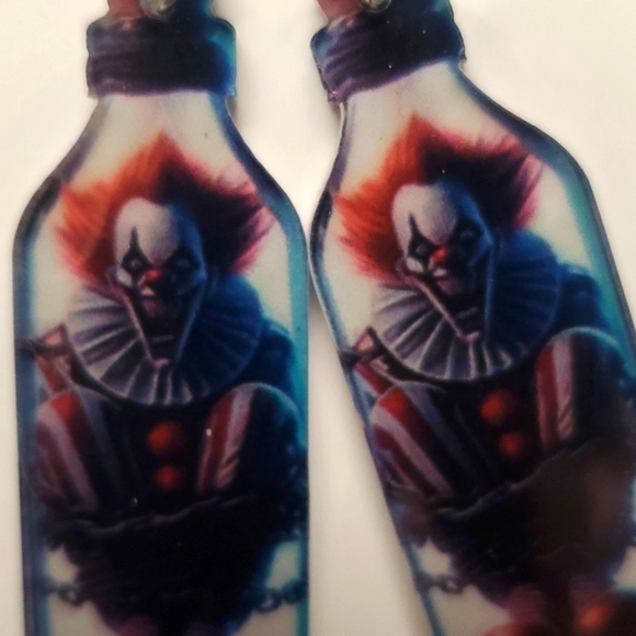 ❤️PENNYWISE CLOWN BOTTLE DROP & DANGLE HALLOWEEN HORROR EARRING - FACTORY SEALED - Picture 3 of 6